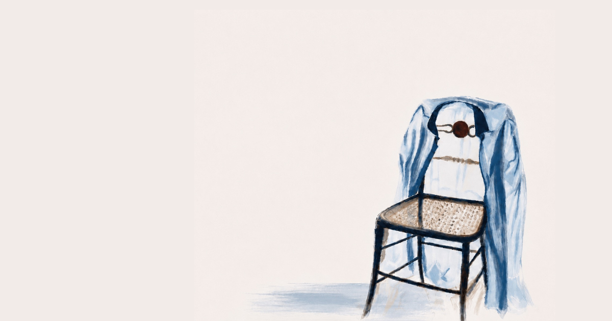 Getekende stoel met blauwe jas en bril, op witte achtergrond, minimalistische aquarelstijl.